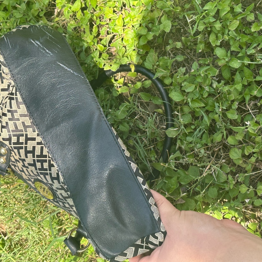 Tommy Hilfiger Black and Gold Patterned Shoulder Bag - Picture 12 of 16